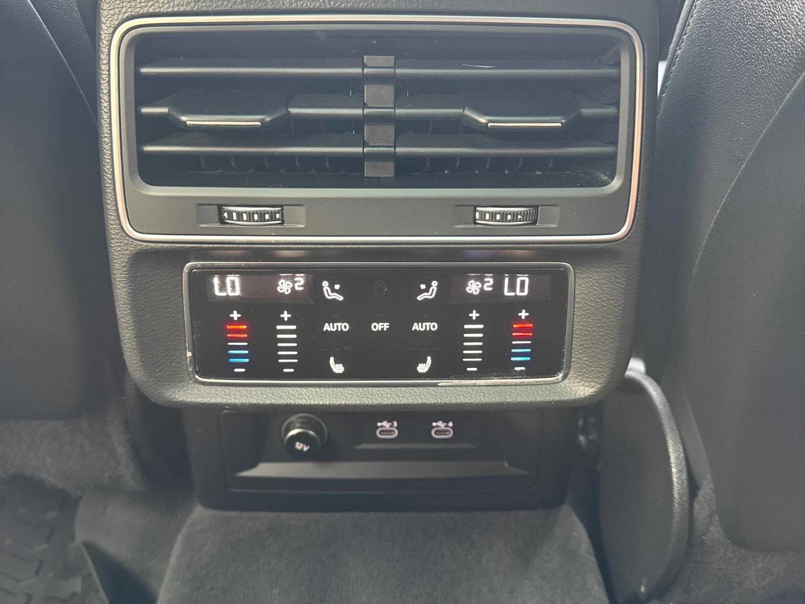 Audi Q8  Technik 55 TFSI quattro / CARFAX / ЦЕНА ДО БЪЛГАР, снимка 10 - Автомобили и джипове - 55897394
