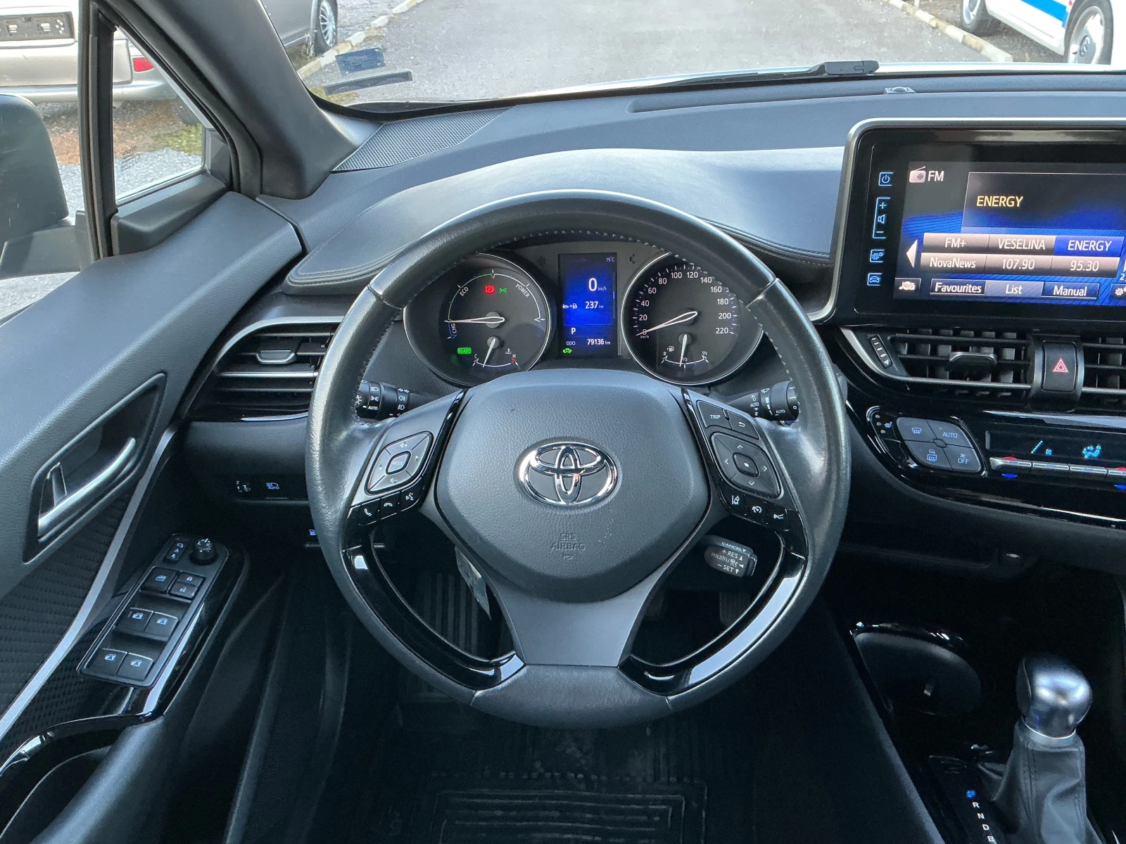 Toyota C-HR 1.8 Hybrid, снимка 11 - Автомобили и джипове - 56220195