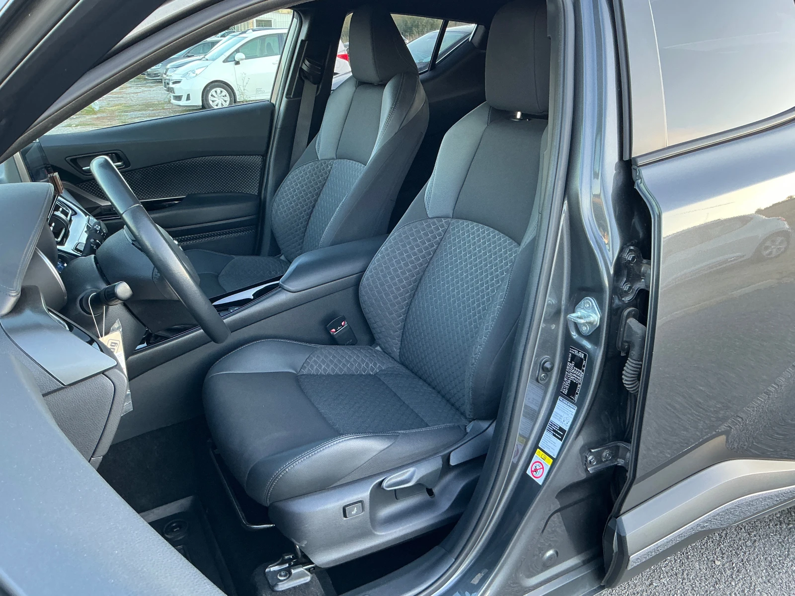 Toyota C-HR 1.8 Hybrid, снимка 14 - Автомобили и джипове - 56220195