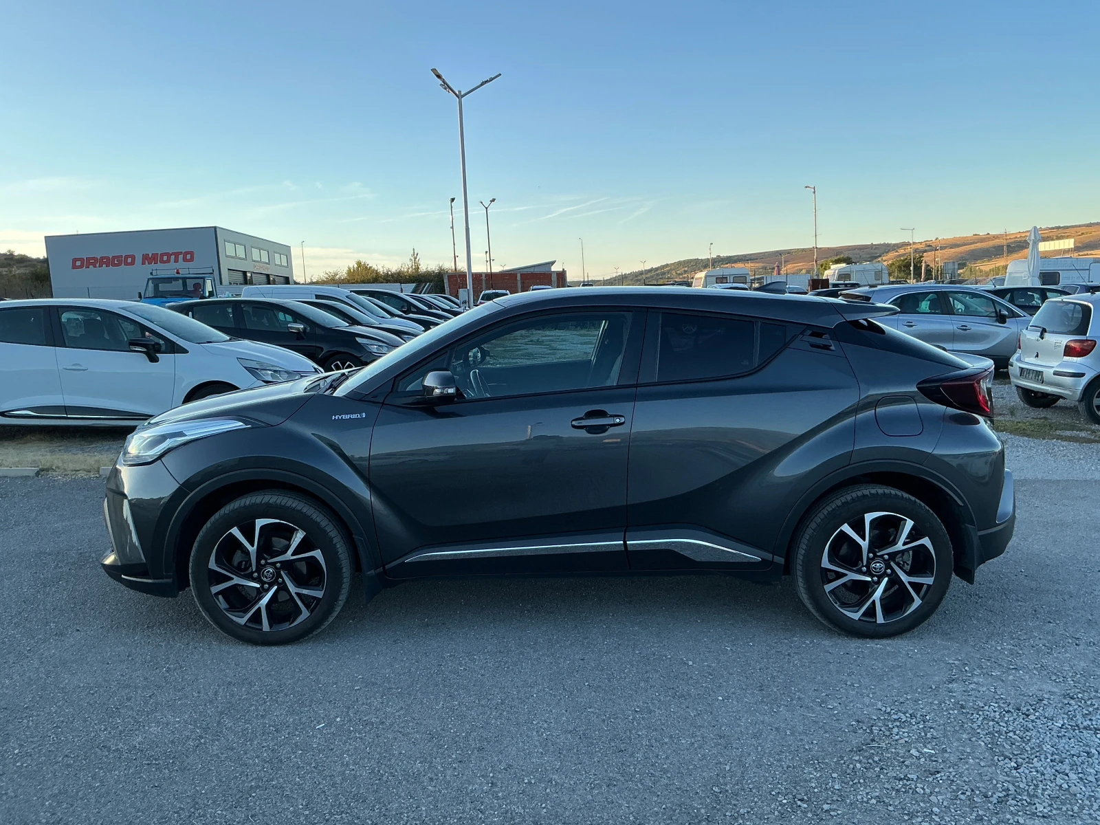 Toyota C-HR 1.8 Hybrid, снимка 4 - Автомобили и джипове - 56220195