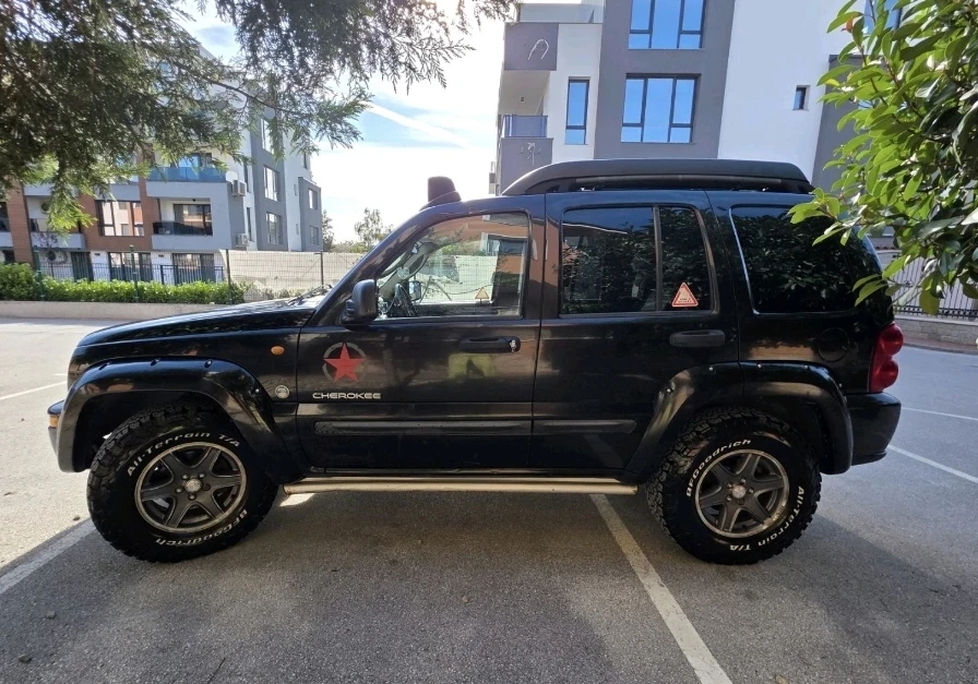 Jeep Cherokee, снимка 3 - Автомобили и джипове - 56480394