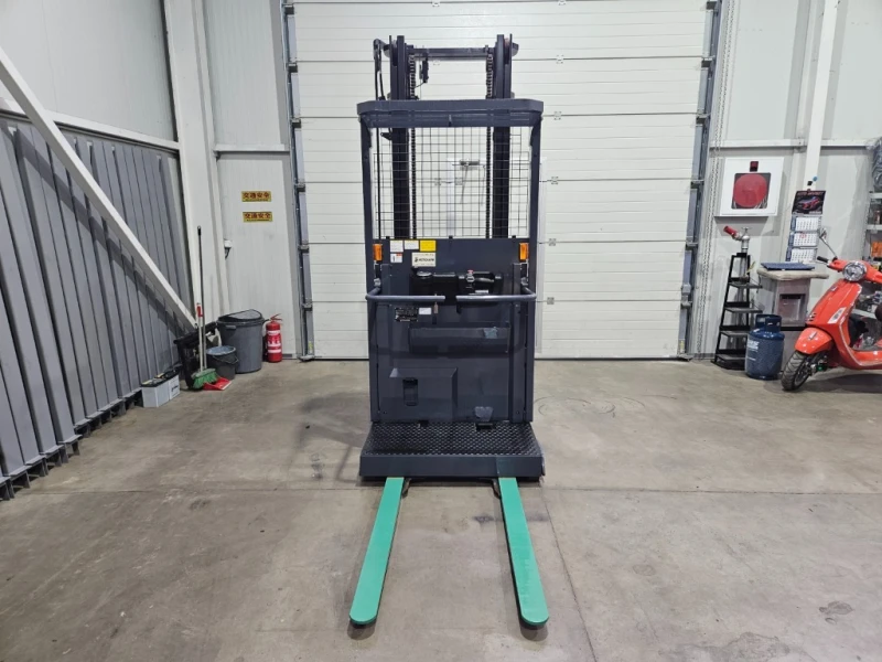 Електрокар Toyota Рийчтрак за подредба на рафтове., снимка 8 - Индустриална техника - 53364171