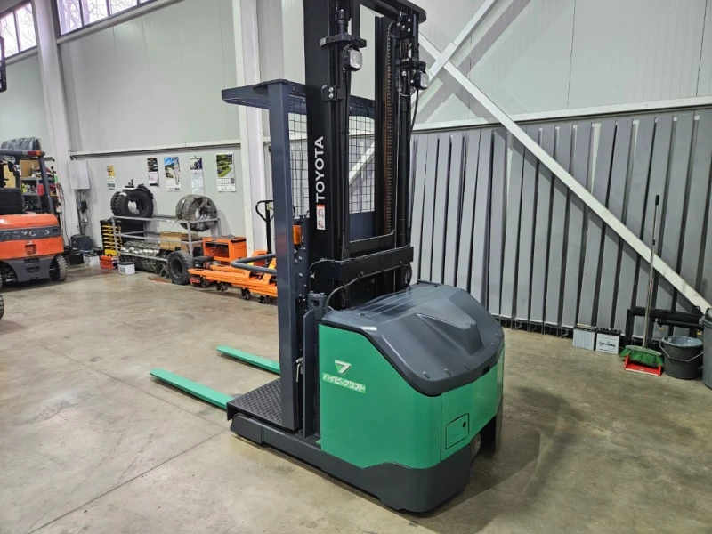 Електрокар Toyota Рийчтрак за подредба на рафтове., снимка 3 - Индустриална техника - 53364171