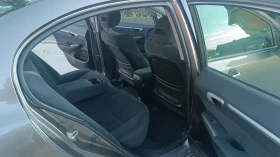 Honda Civic 1.8 топ състояние докаран на ход , снимка 9