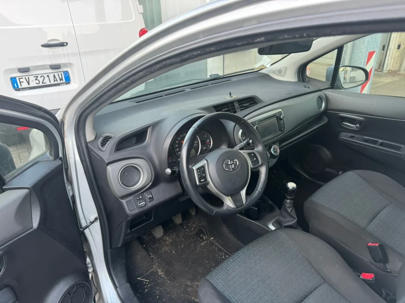 Toyota Yaris 1.4 D4D, снимка 14 - Автомобили и джипове - 49299742