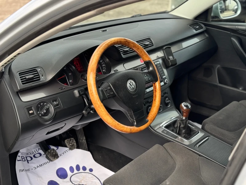 VW Passat 1.9TDI 105кс КСЕНОН НАВИ ПОДГРЕВ МУЛТИ СЕР-КНИЖКА , снимка 10 - Автомобили и джипове - 49346278