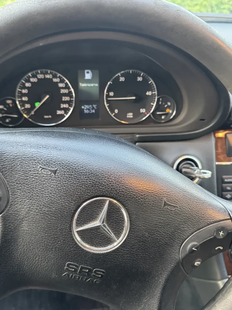 Mercedes-Benz C 200, снимка 12 - Автомобили и джипове - 51887000