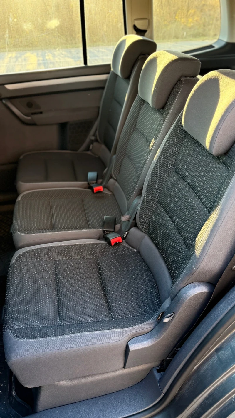 VW Touran 1.6TDI 105кс, снимка 9 - Автомобили и джипове - 52772575