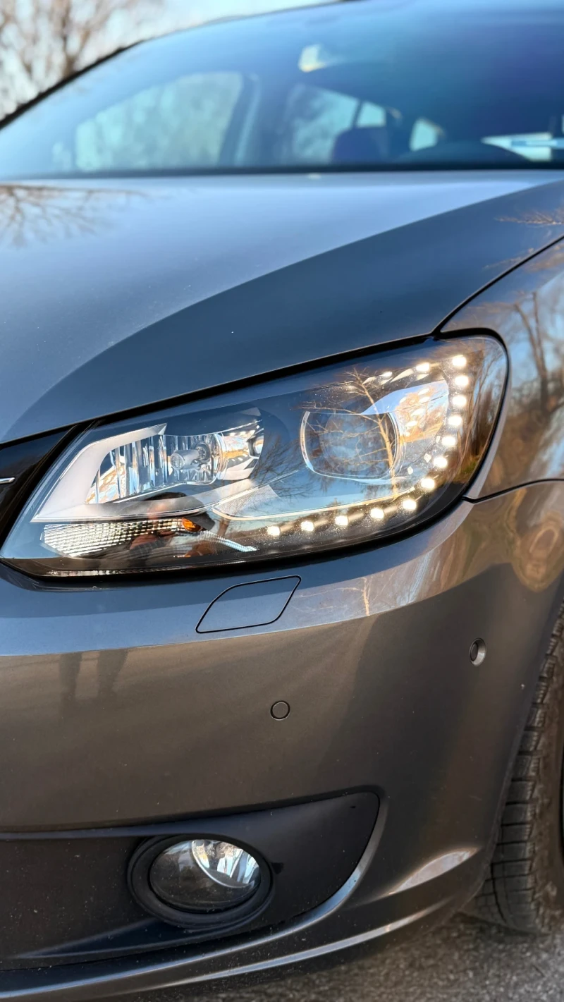 VW Touran 1.6TDI 105кс, снимка 4 - Автомобили и джипове - 52772575