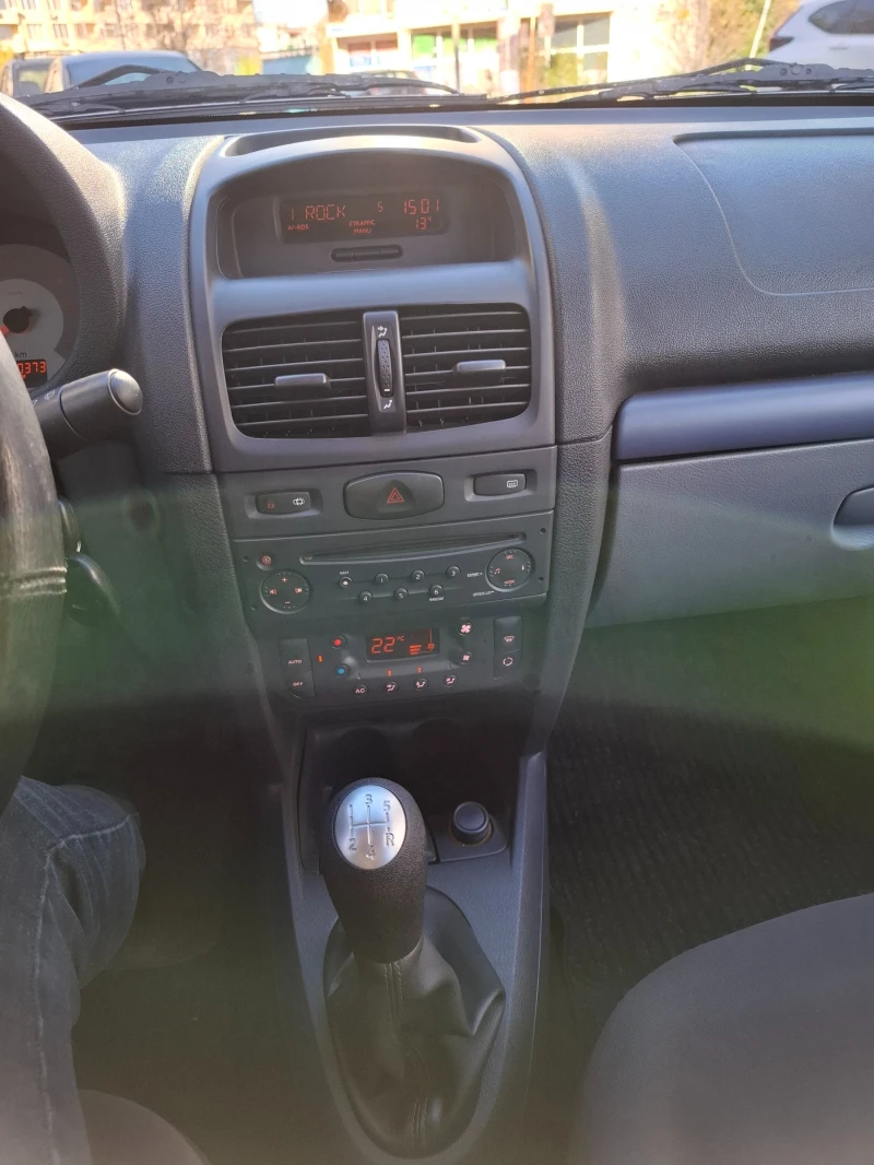 Renault Symbol, снимка 6 - Автомобили и джипове - 52516264