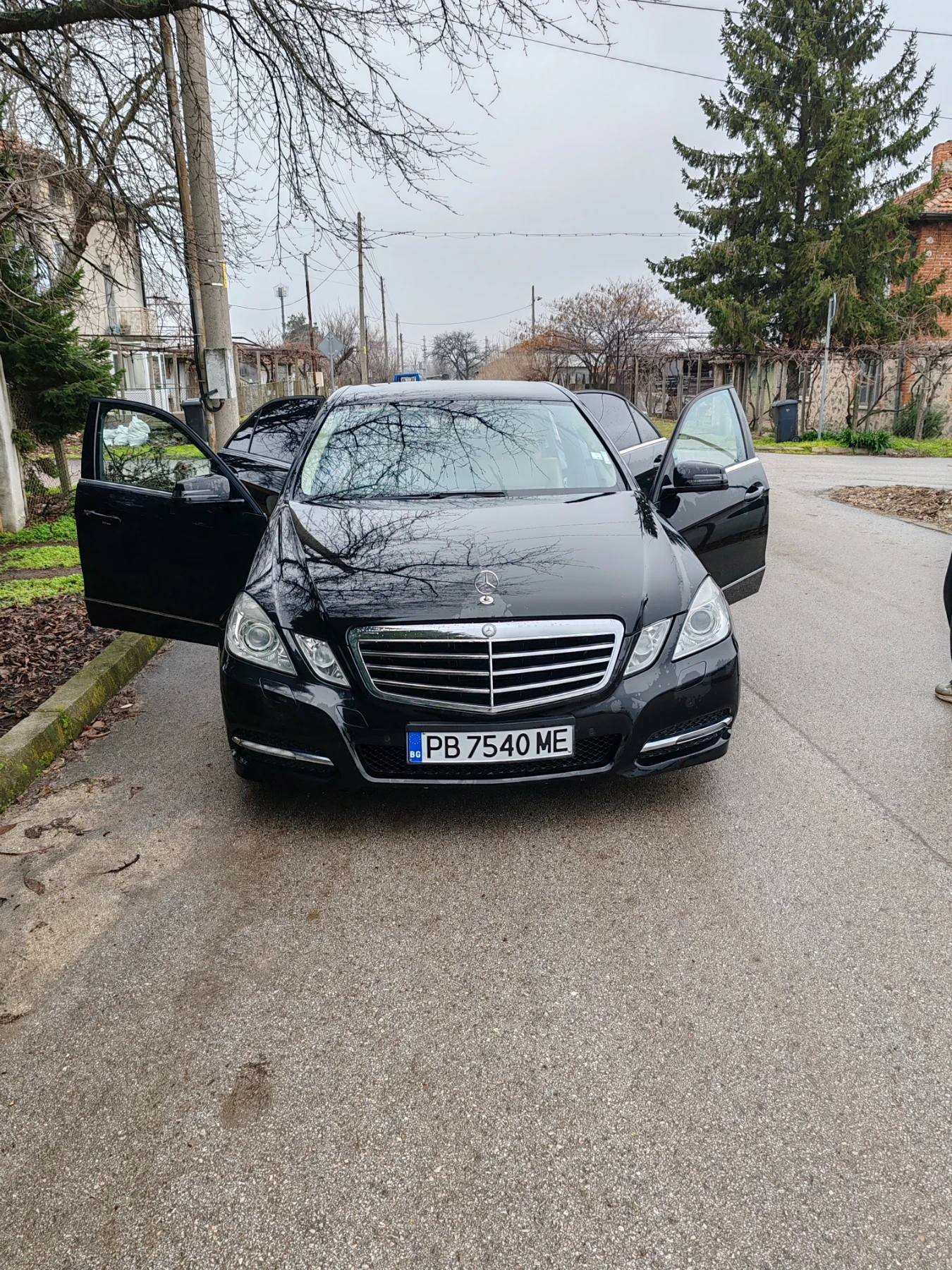 Mercedes-Benz E 220 2.2, снимка 1
