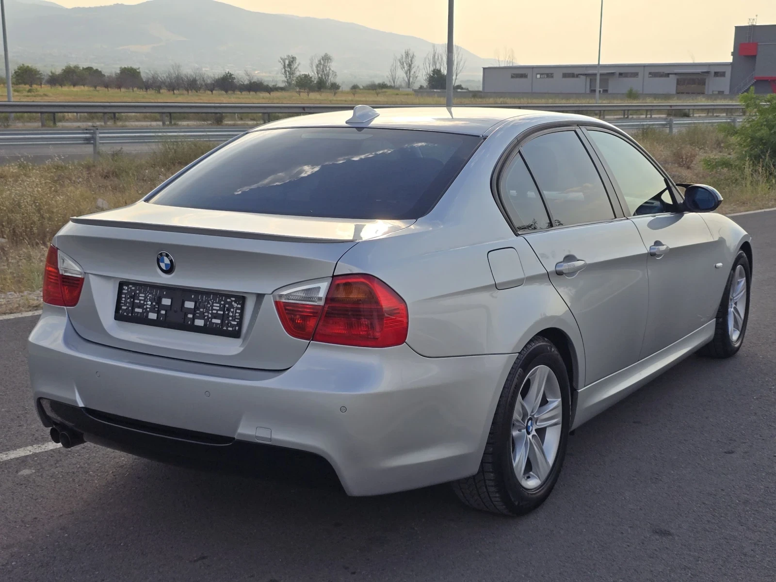 BMW 320 2.0i/M-PACK - изображение 4