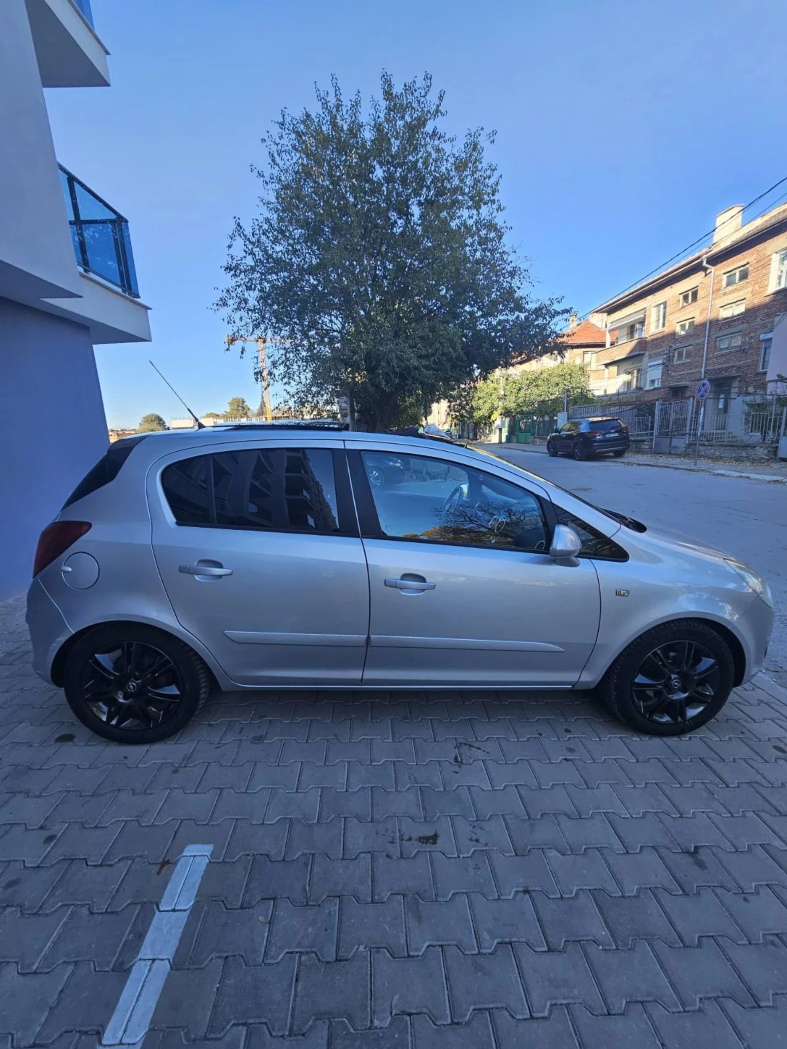 Opel Corsa 1.2/85к.с Cosmo Панорама - изображение 8
