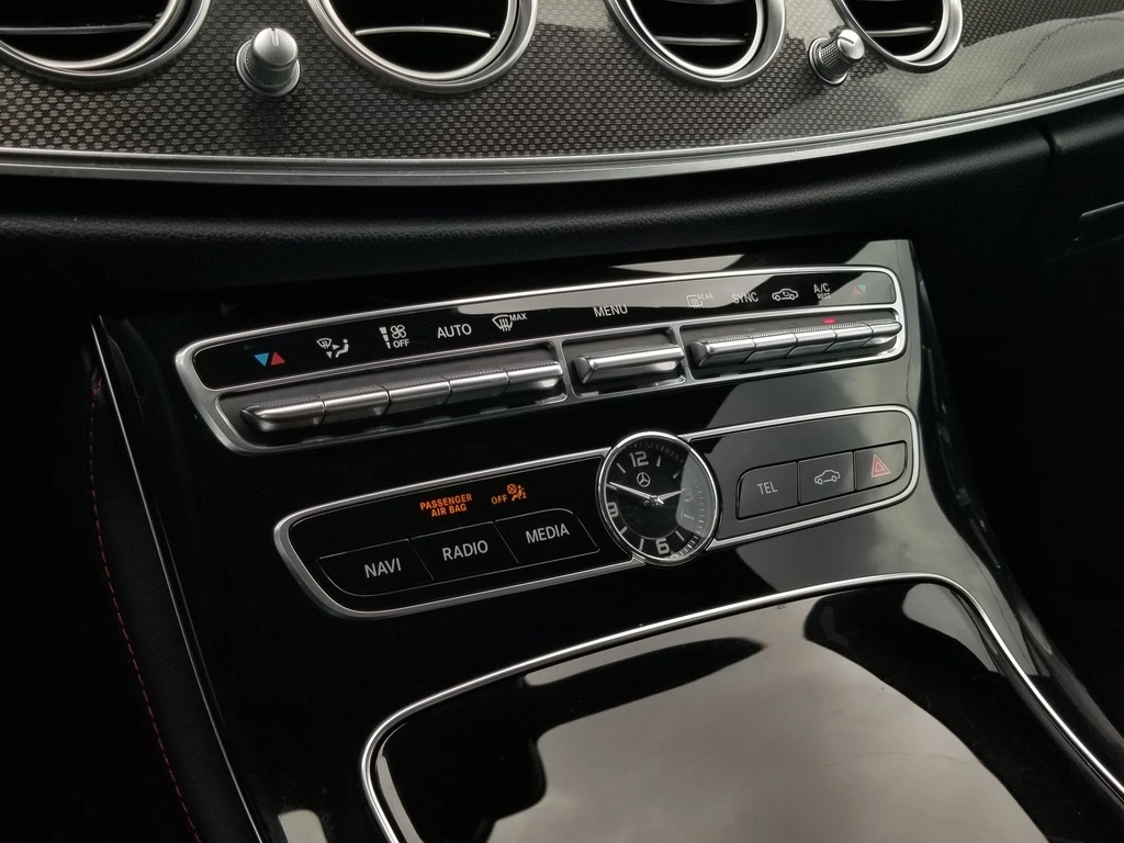 Mercedes-Benz E 53 AMG * * CARFAX * * АВТО КРЕДИТ * * , снимка 13 - Автомобили и джипове - 53990878