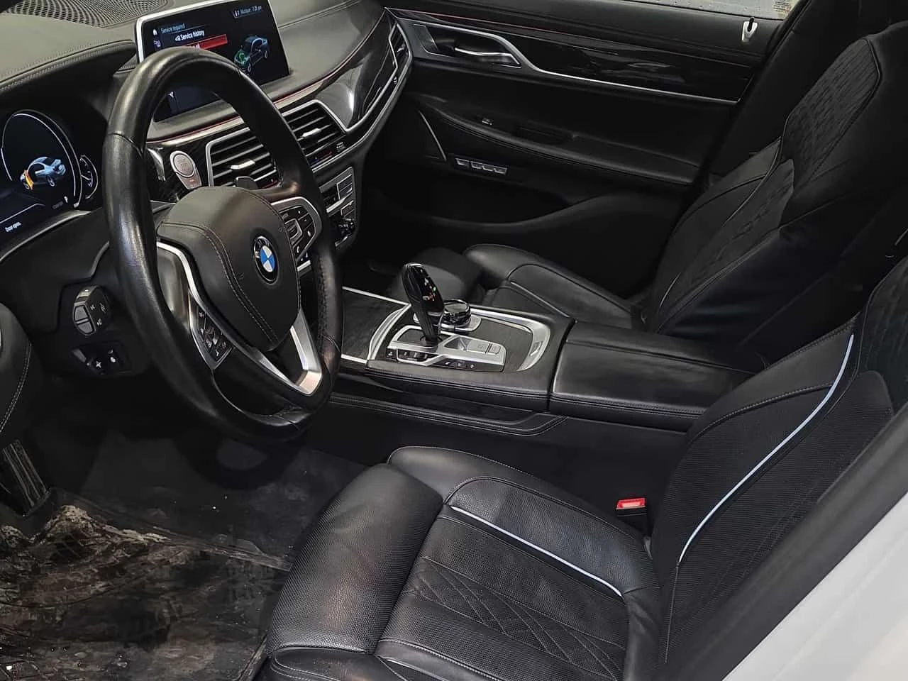 BMW 750 * xDrive Sedan * CARFAX * ЦЕНА ДО БГ, снимка 11 - Автомобили и джипове - 54001811