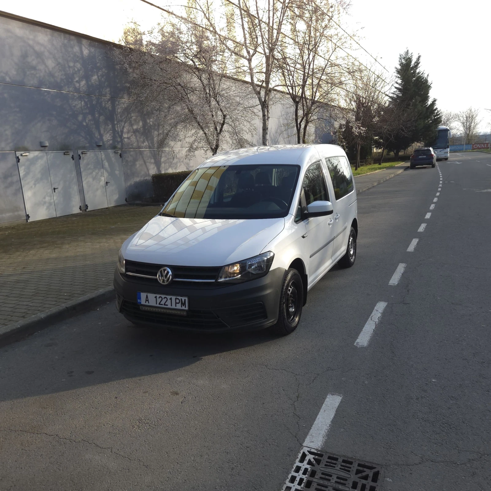 VW Caddy, снимка 14 - Автомобили и джипове - 54199528