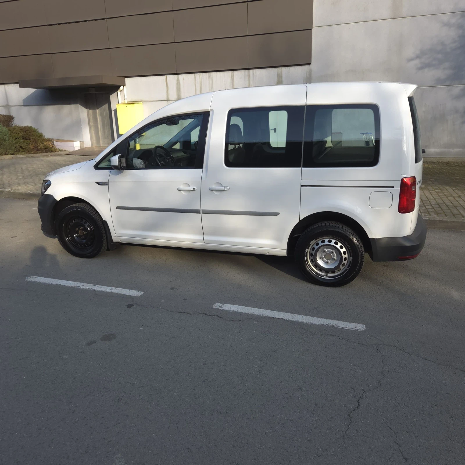 VW Caddy, снимка 16 - Автомобили и джипове - 54199528