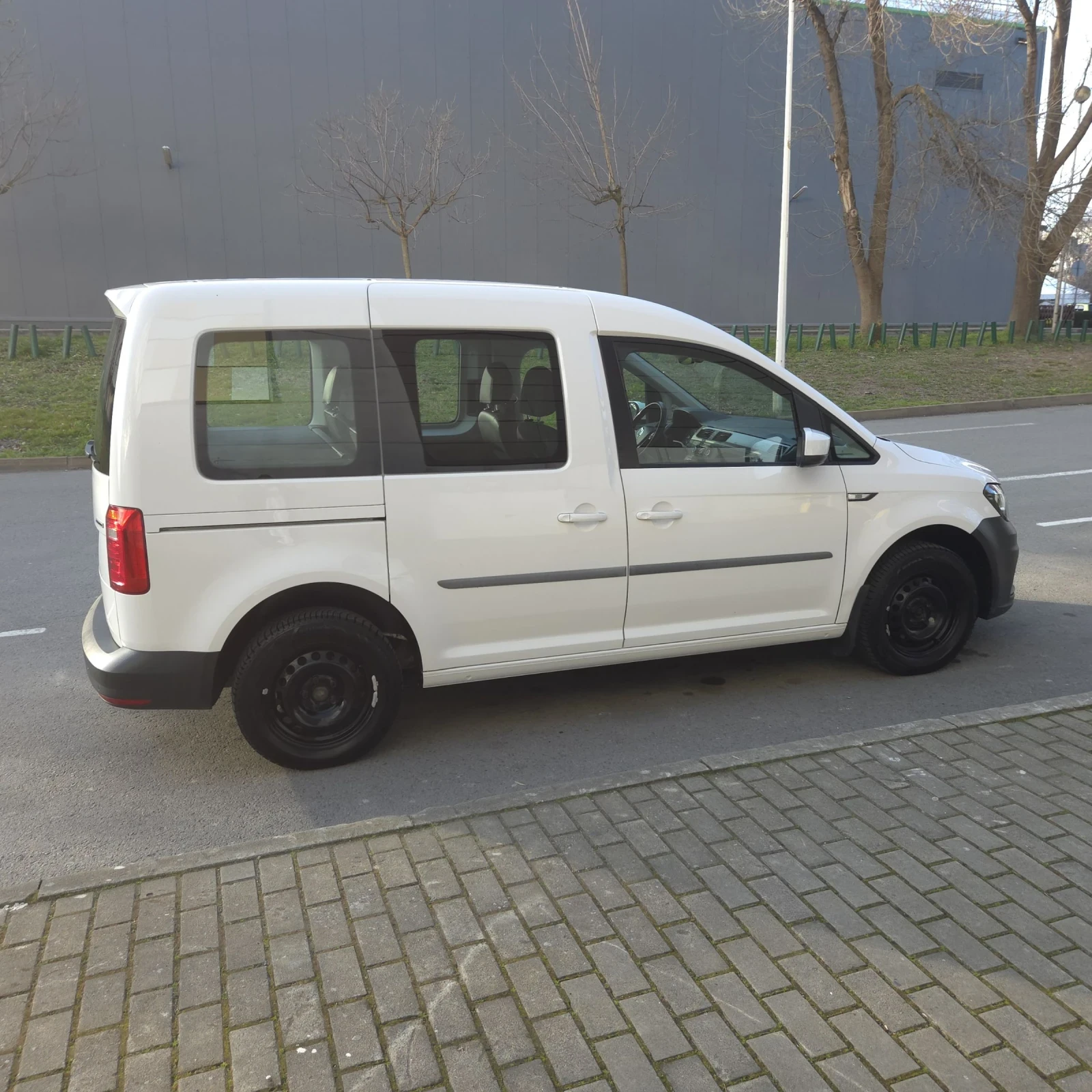 VW Caddy, снимка 12 - Автомобили и джипове - 54199528