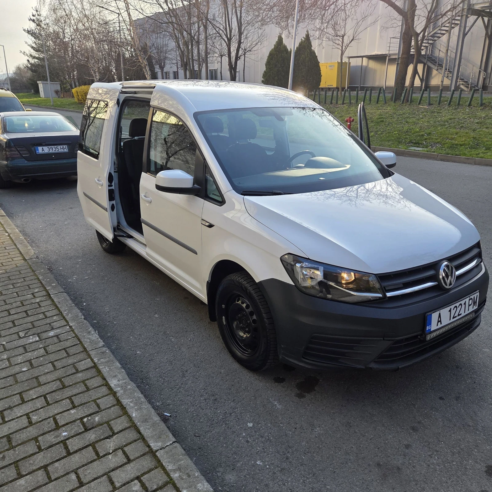 VW Caddy, снимка 5 - Автомобили и джипове - 54199528