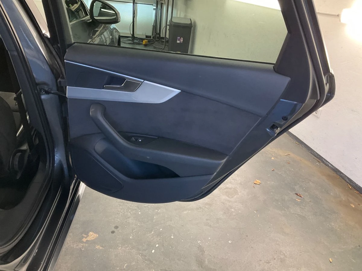 Audi A4 2.0TDI/190кс/S-Line/MATRIX/, снимка 17 - Автомобили и джипове - 54229662