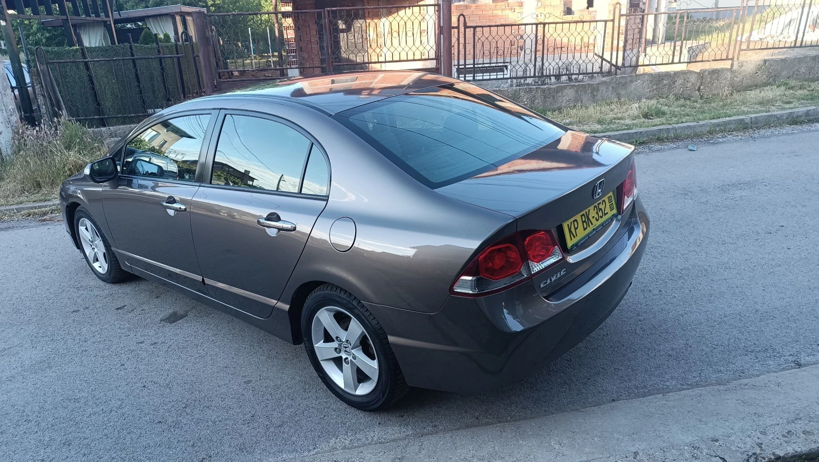 Honda Civic 1.8 топ състояние докаран на ход , снимка 14 - Автомобили и джипове - 54785801