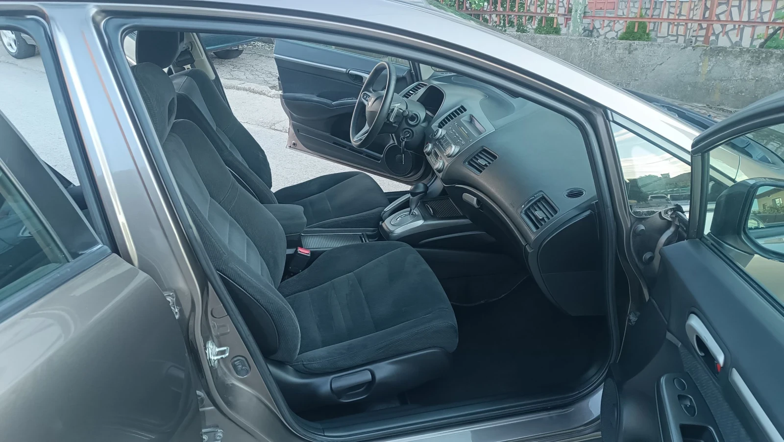 Honda Civic 1.8 топ състояние докаран на ход , снимка 5 - Автомобили и джипове - 54785801