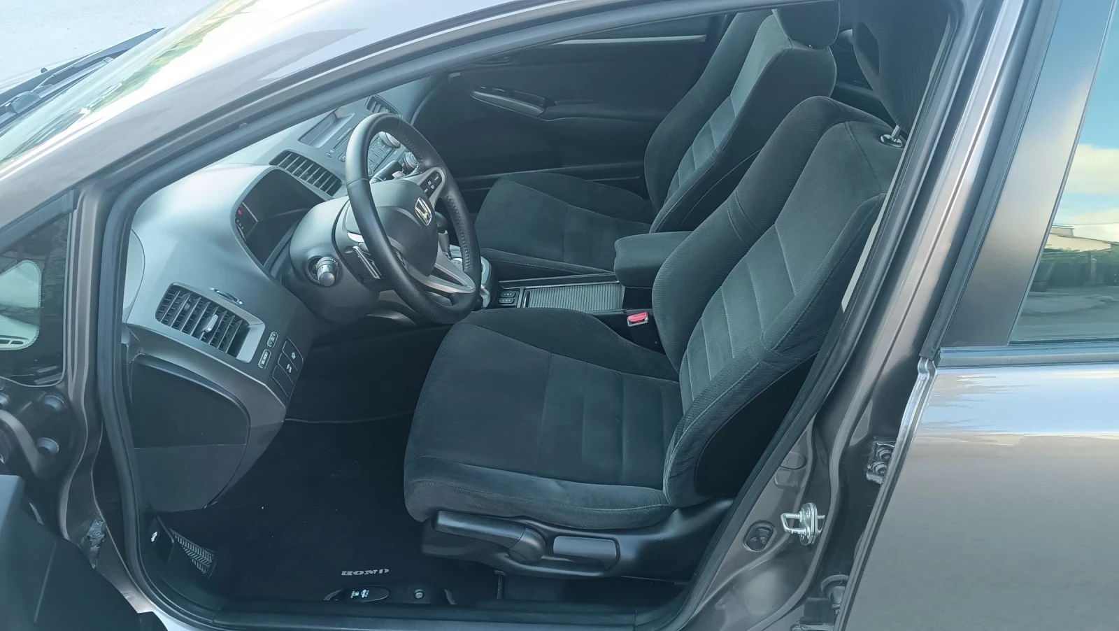 Honda Civic 1.8 топ състояние докаран на ход , снимка 11 - Автомобили и джипове - 54785801