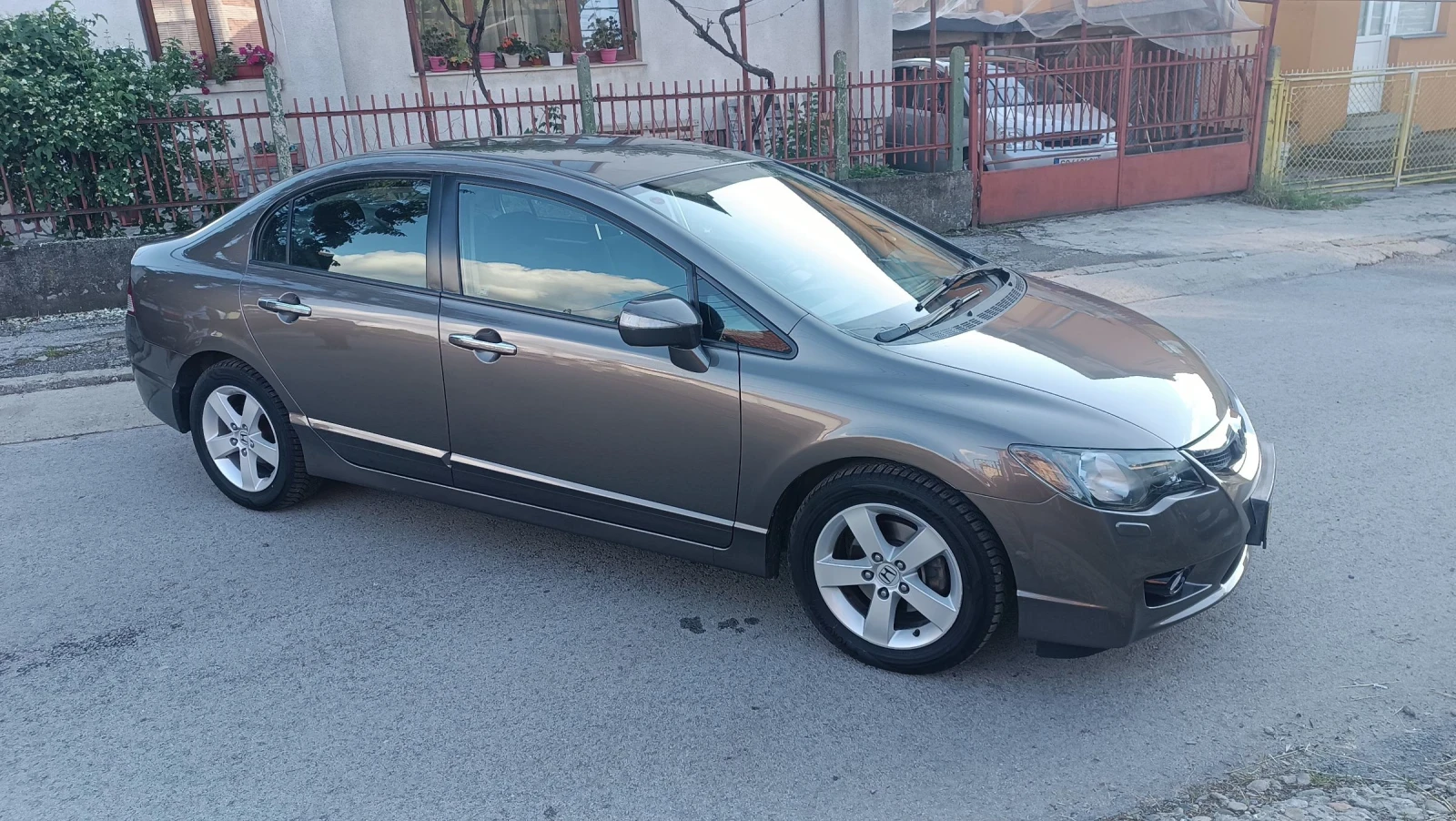 Honda Civic 1.8 топ състояние докаран на ход , снимка 15 - Автомобили и джипове - 54785801