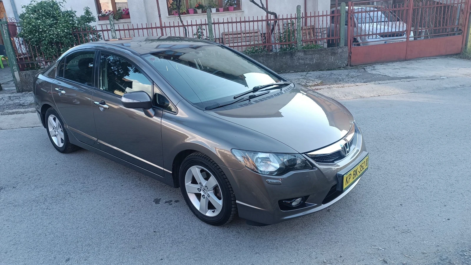 Honda Civic 1.8 топ състояние докаран на ход , снимка 16 - Автомобили и джипове - 54785801