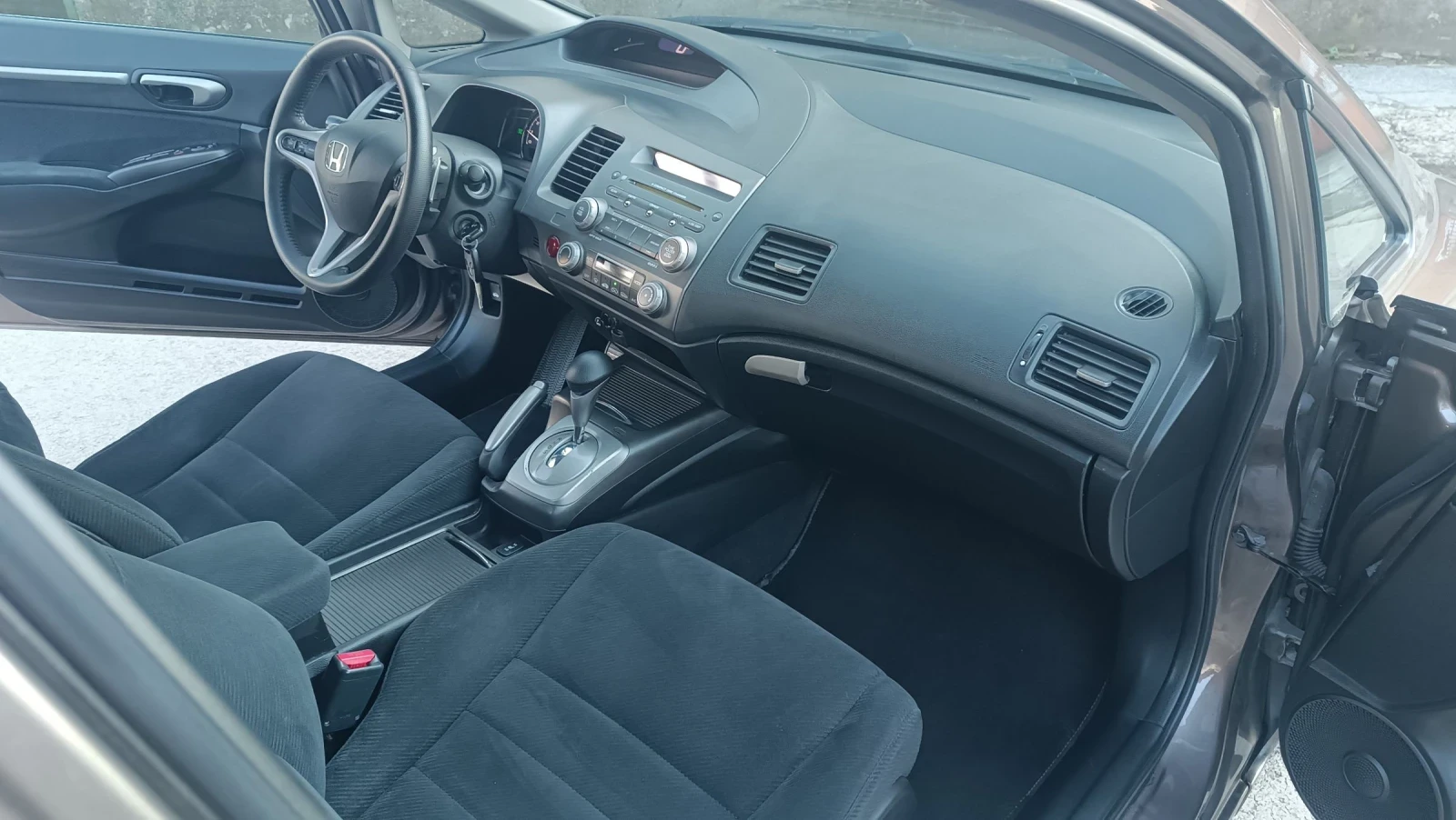 Honda Civic 1.8 топ състояние докаран на ход , снимка 6 - Автомобили и джипове - 54785801