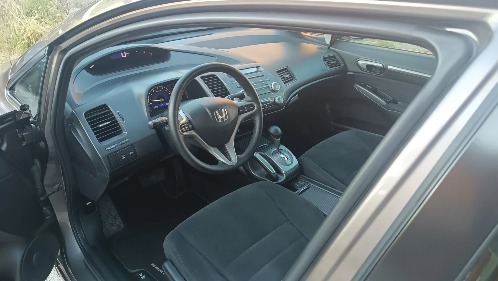 Honda Civic 1.8 топ състояние докаран на ход , снимка 17 - Автомобили и джипове - 54785801