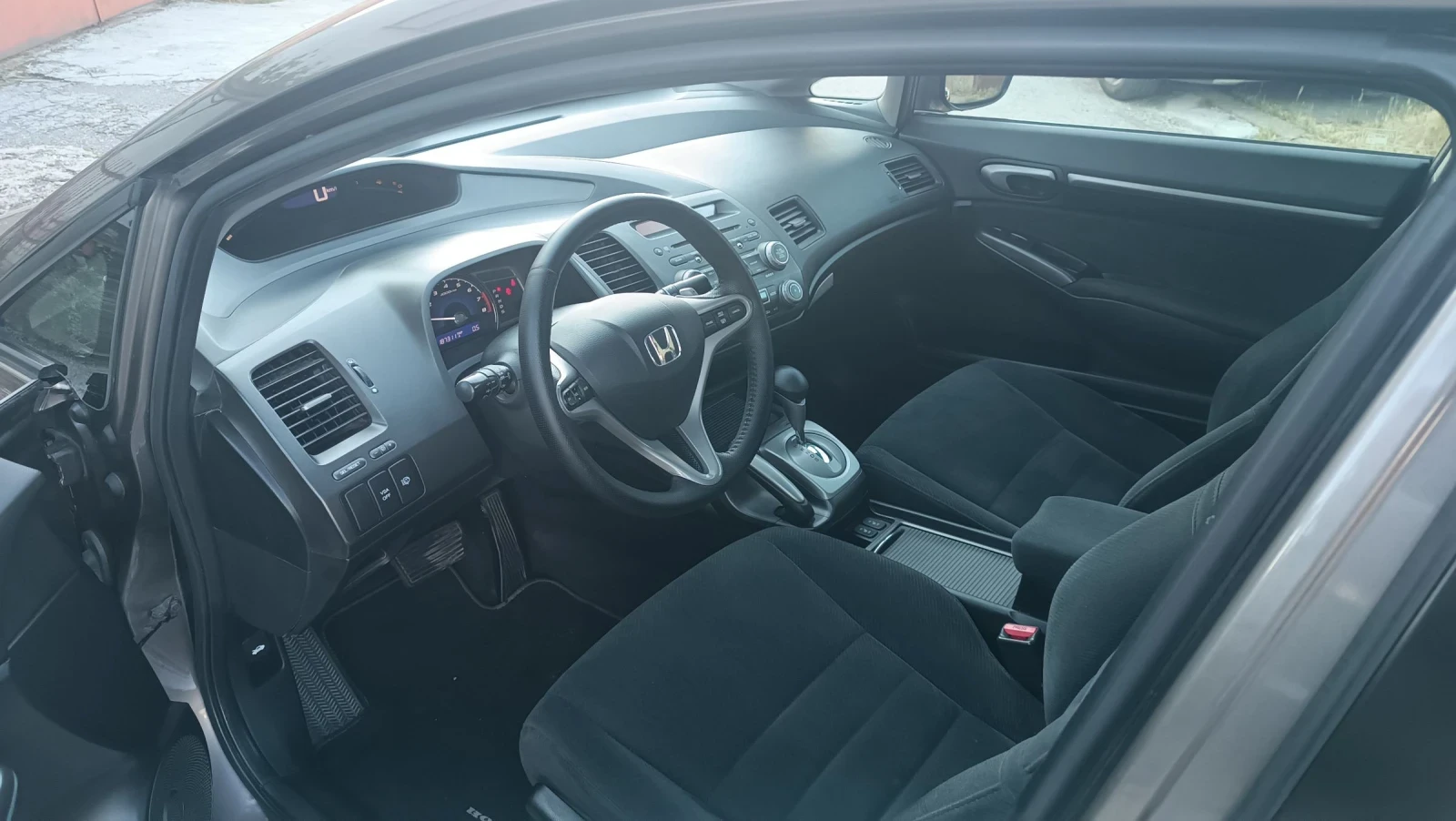 Honda Civic 1.8 топ състояние докаран на ход , снимка 10 - Автомобили и джипове - 54785801