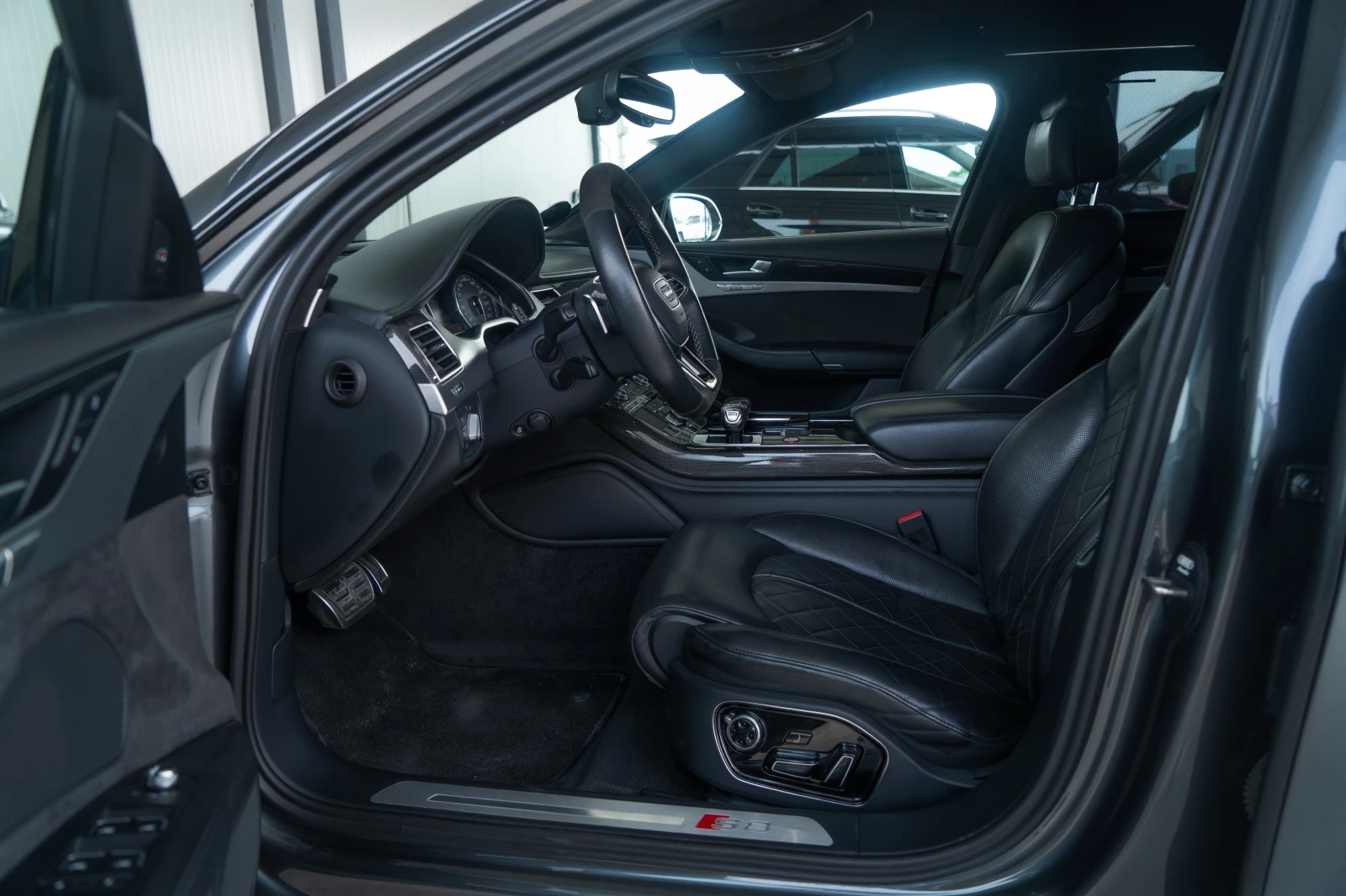 Audi S8 PLUS = 4.0TFSI BI-TURBO = FULL = ЛИЗИНГ, снимка 9 - Автомобили и джипове - 54874994