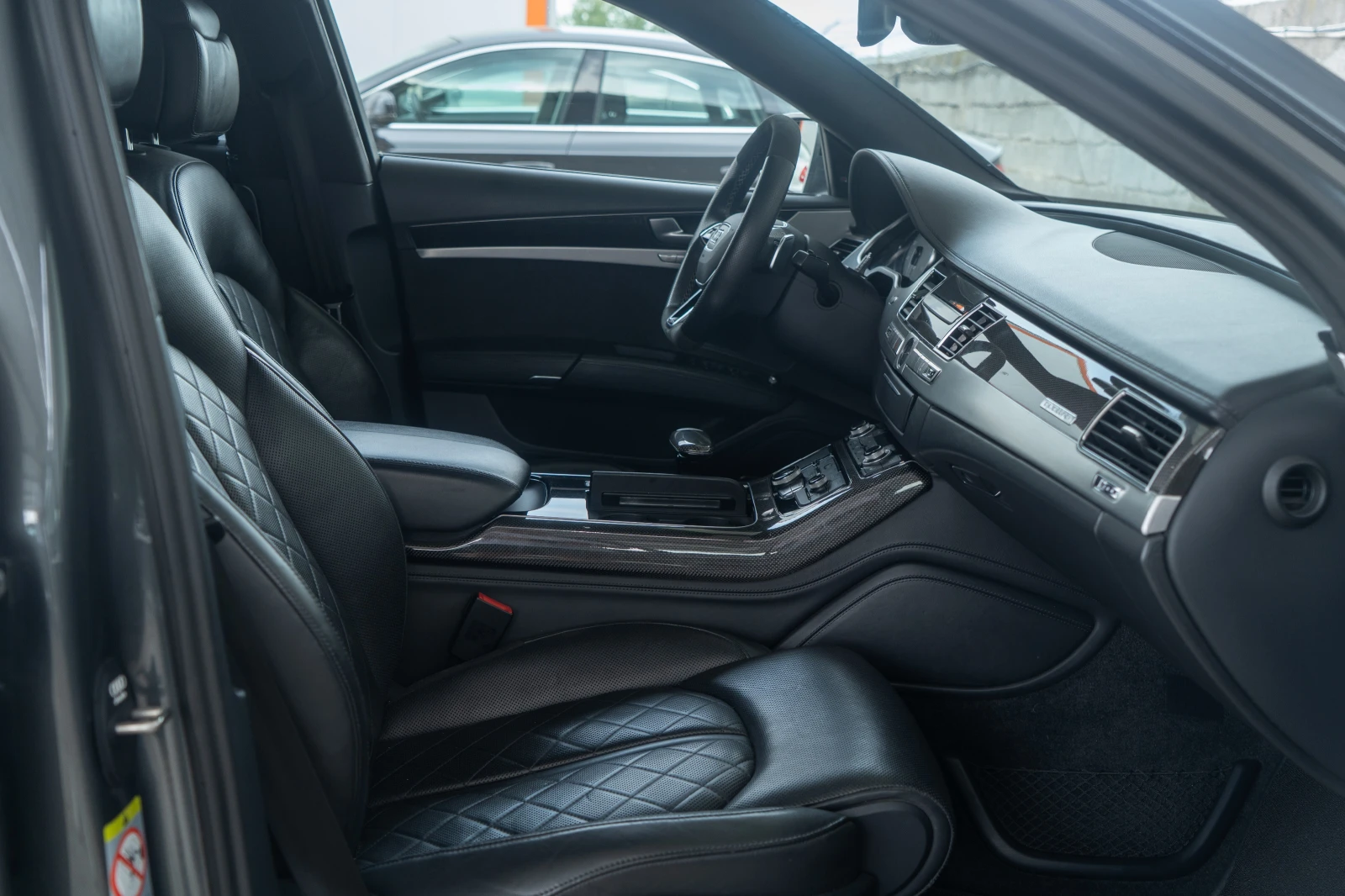 Audi S8 PLUS = 4.0TFSI BI-TURBO = FULL = ЛИЗИНГ, снимка 13 - Автомобили и джипове - 54874994