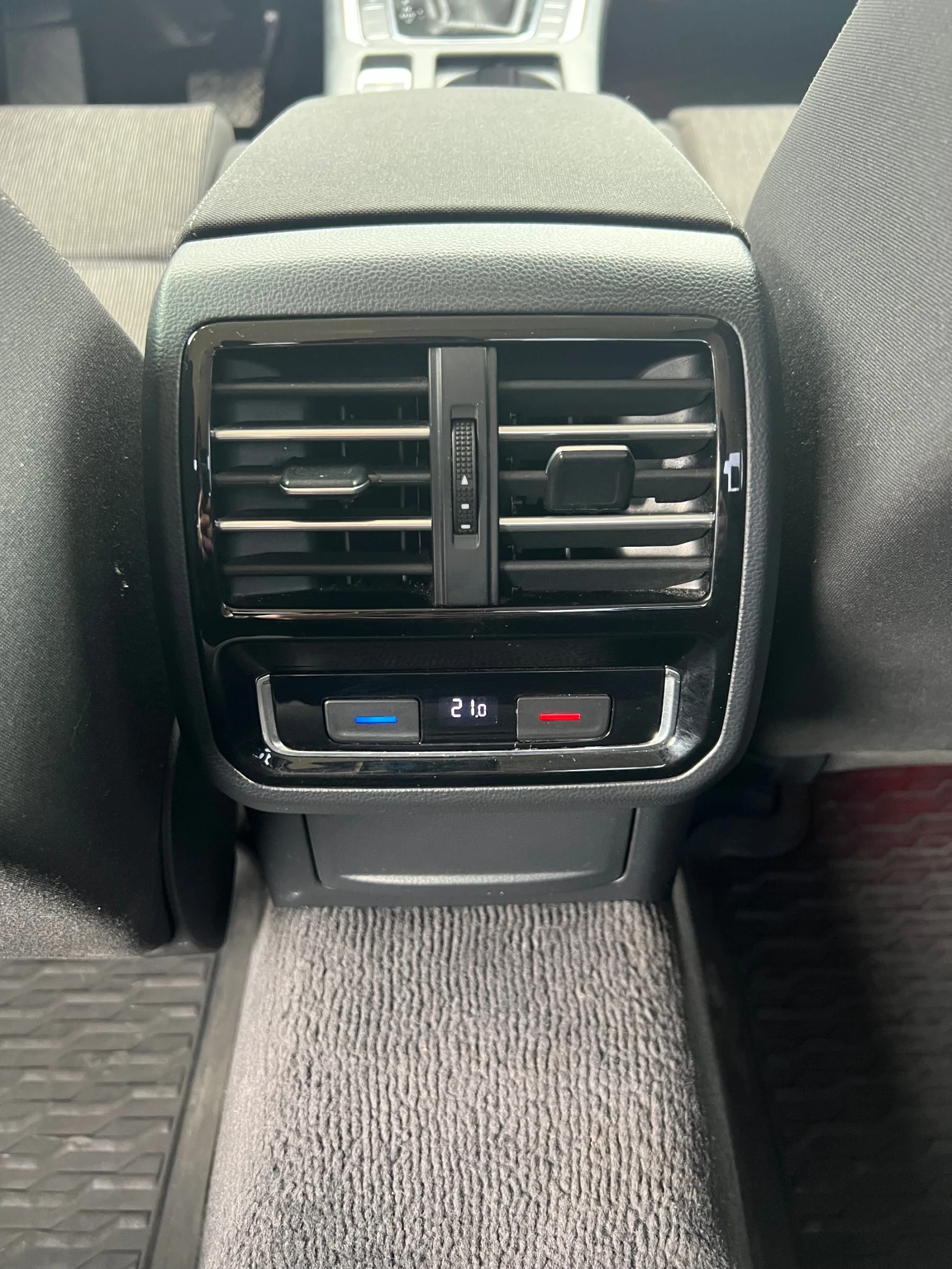 VW Passat 2.0 TDI, снимка 11 - Автомобили и джипове - 54976072