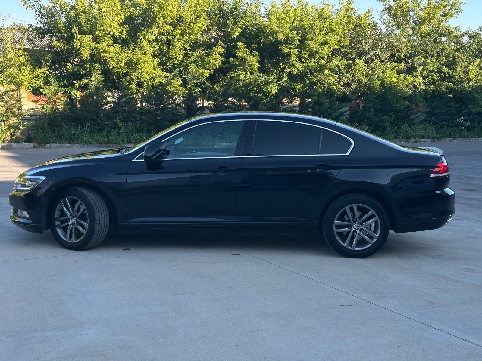VW Passat 2.0 TDI, снимка 2 - Автомобили и джипове - 54976072