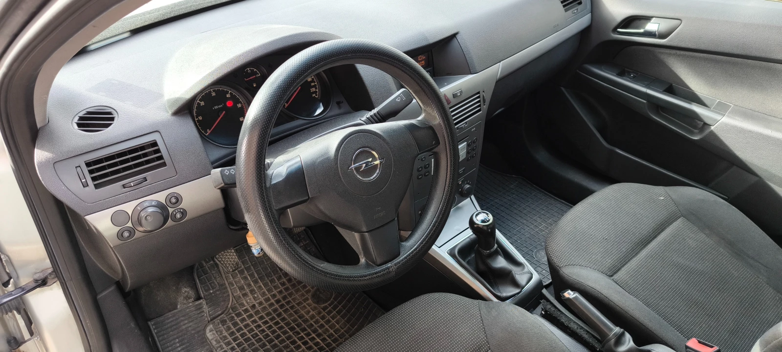 Opel Astra 1.7 CDTI, снимка 7 - Автомобили и джипове - 56136654