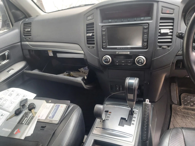 Mitsubishi Pajero, снимка 6 - Автомобили и джипове - 46352982