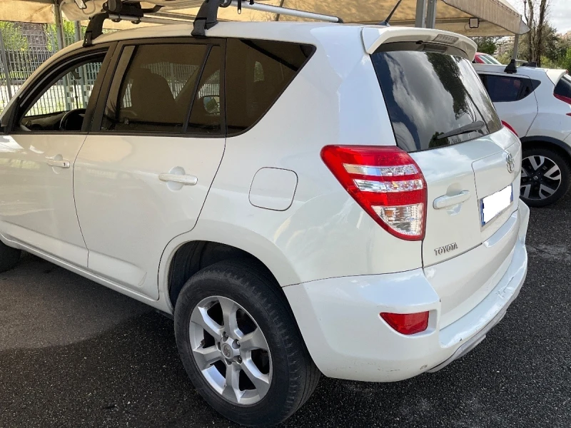 Toyota Rav4 2.2 D-4D -150kc, снимка 17 - Автомобили и джипове - 46886018