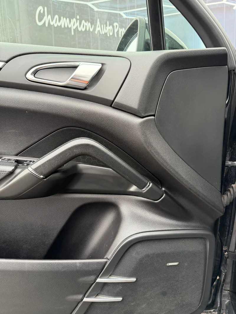 Porsche Cayenne 3.0 D, снимка 7 - Автомобили и джипове - 53463286