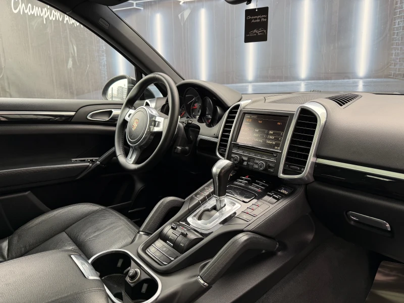 Porsche Cayenne 3.0 D, снимка 12 - Автомобили и джипове - 53463286