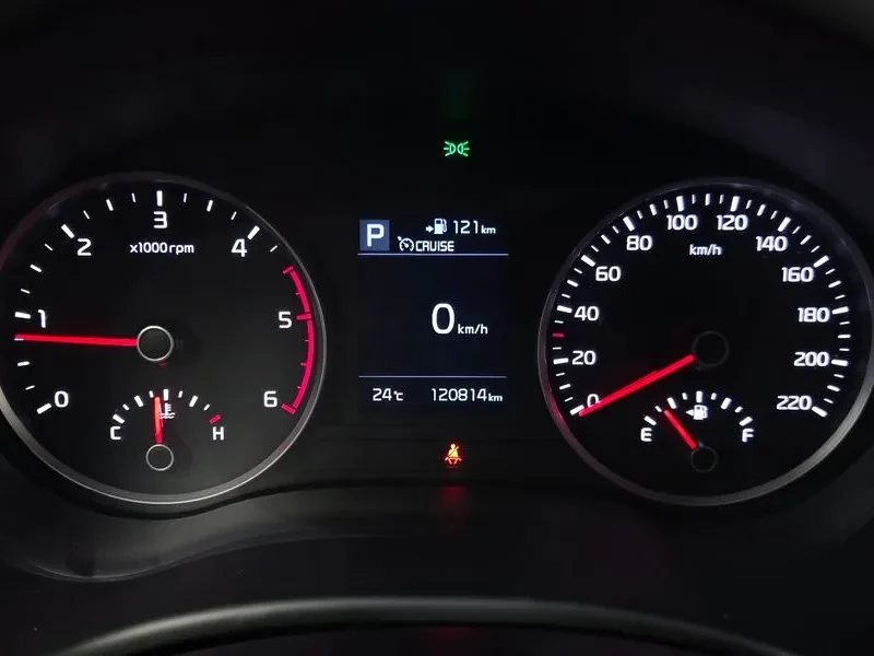 Kia Stonic Diesel 1.6 Prestige, снимка 8 - Автомобили и джипове - 56322331