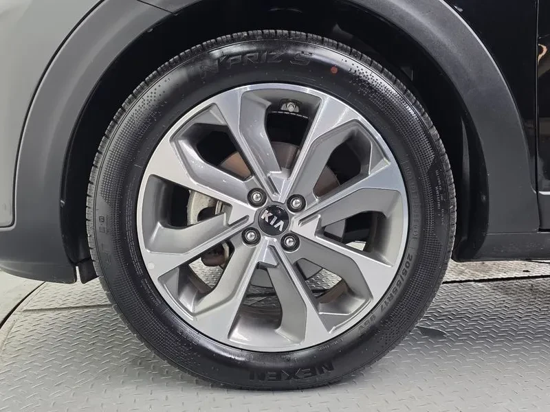 Kia Stonic Diesel 1.6 Prestige, снимка 5 - Автомобили и джипове - 56322331