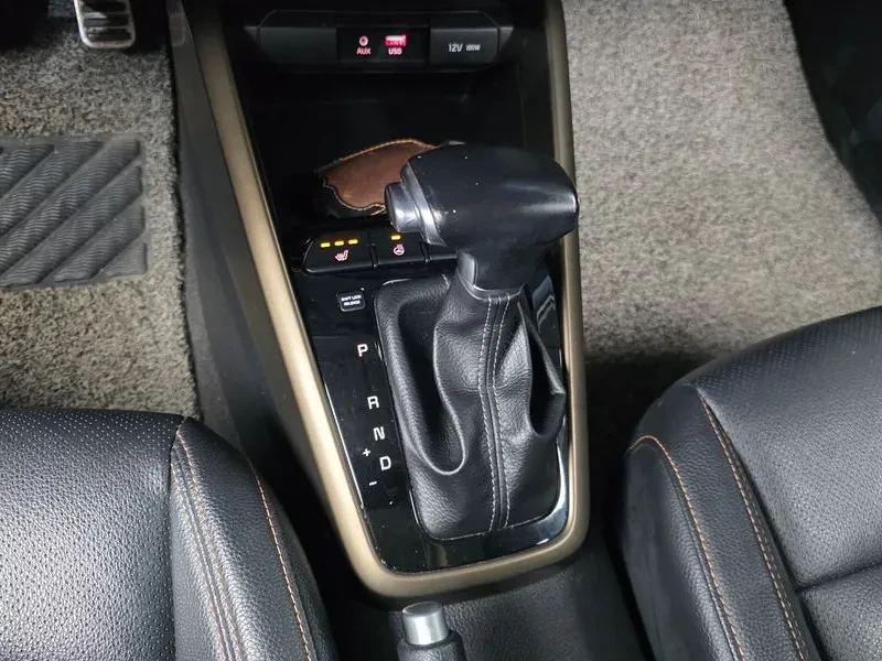 Kia Stonic Diesel 1.6 Prestige, снимка 9 - Автомобили и джипове - 56322331