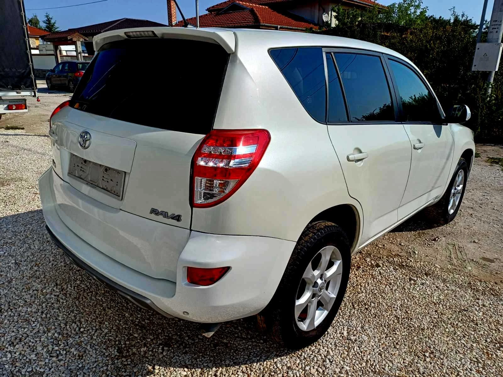 Toyota Rav4 2.2 D-4D -150kc - изображение 4