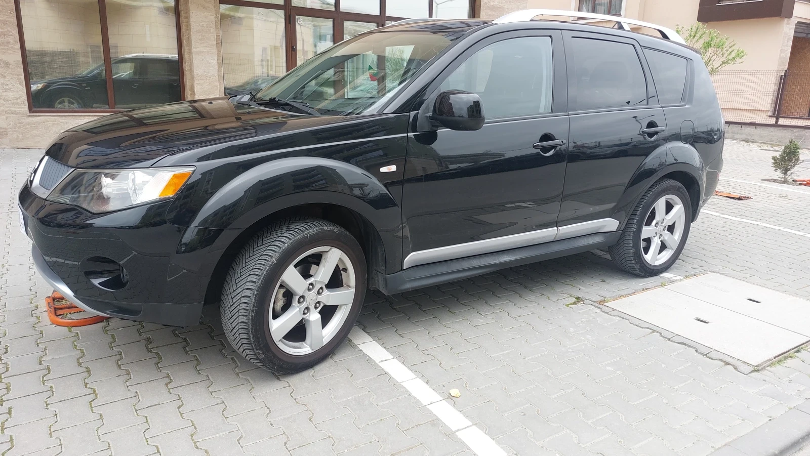 Mitsubishi Outlander 4х4 ръчка бензин, снимка 2 - Автомобили и джипове - 54164559