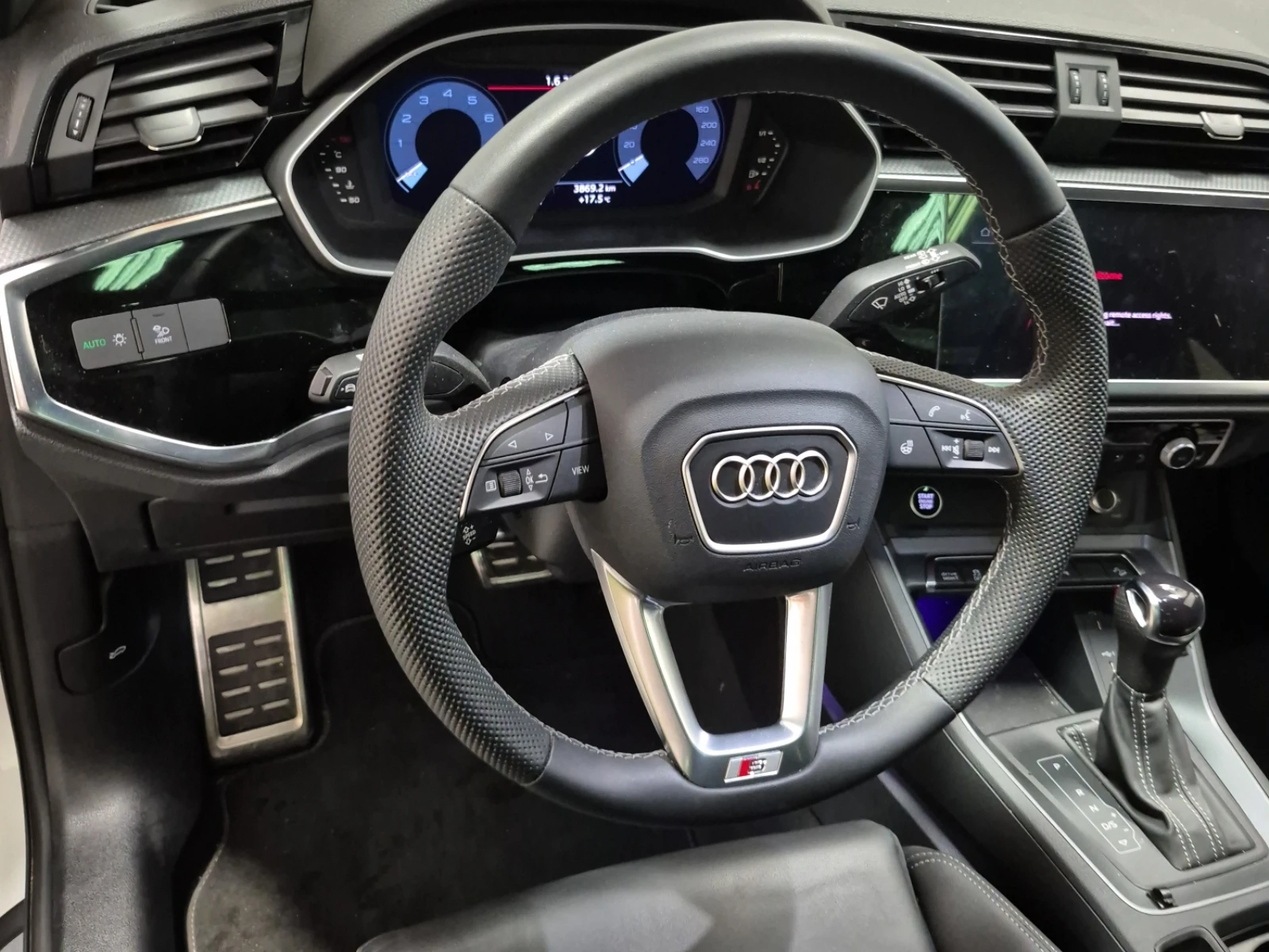 Audi Q3 Progressiv * CARFAX * АВТО КРЕДИТ * , снимка 12 - Автомобили и джипове - 54804301