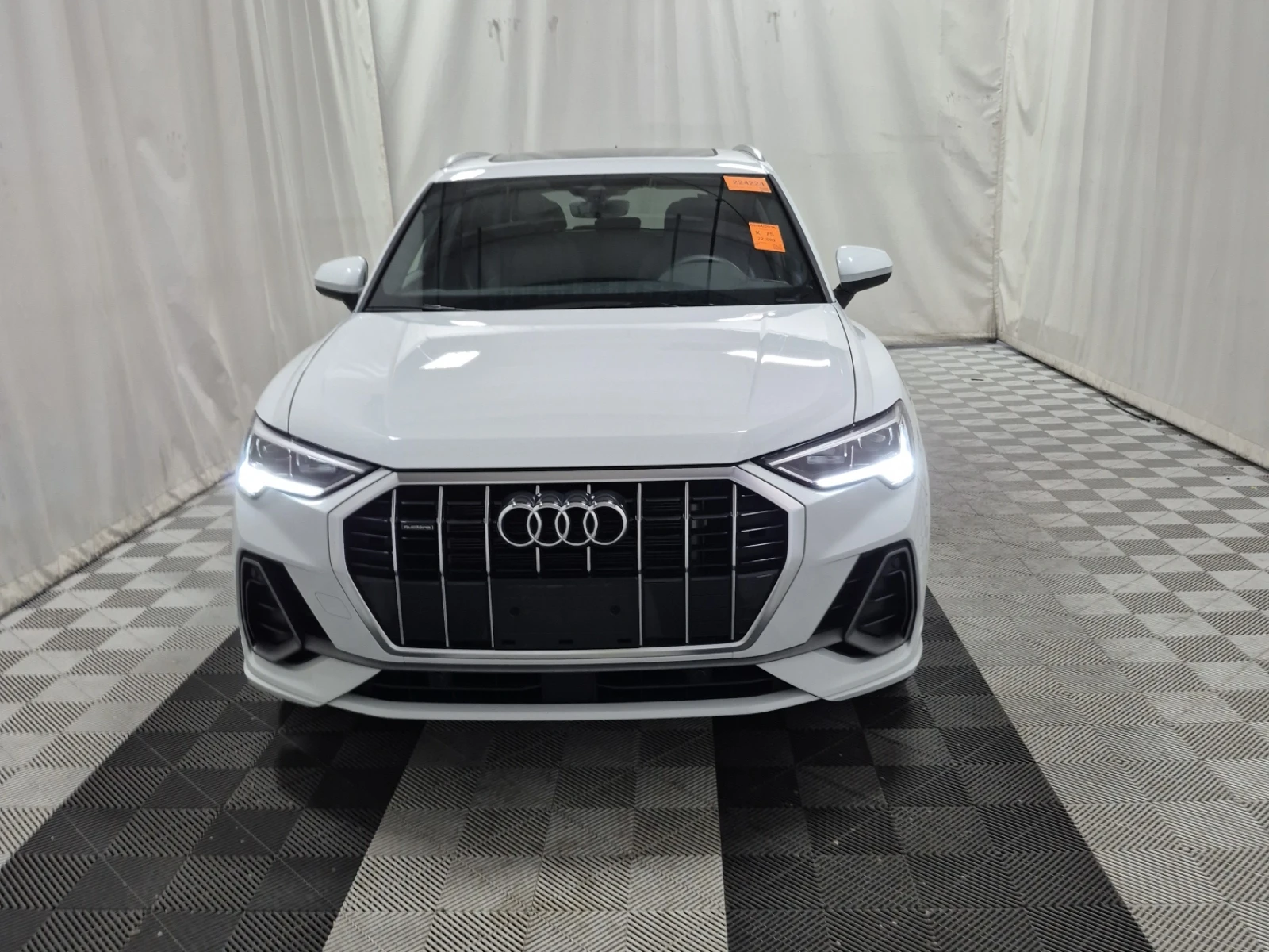 Audi Q3 Progressiv * CARFAX * АВТО КРЕДИТ * , снимка 3 - Автомобили и джипове - 54804301