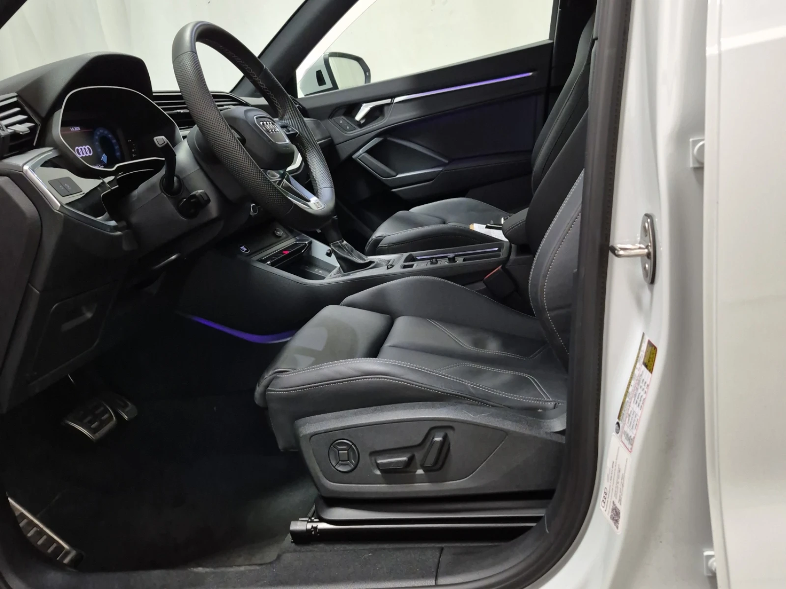 Audi Q3 Progressiv * CARFAX * АВТО КРЕДИТ * , снимка 9 - Автомобили и джипове - 54804301