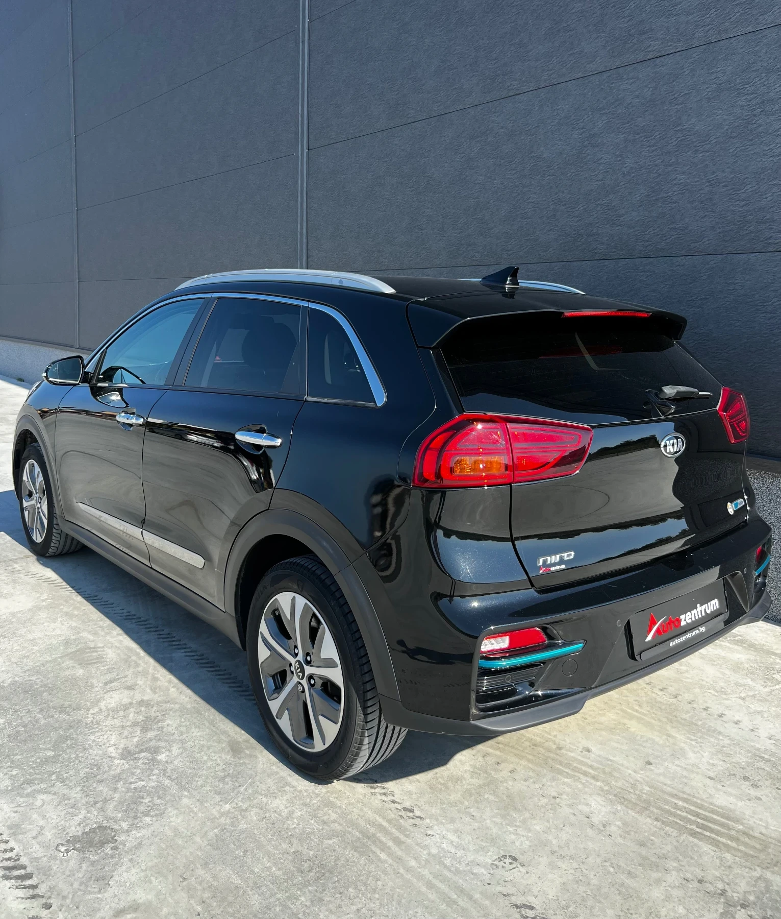 Kia Niro electric Premium , снимка 3 - Автомобили и джипове - 55625578